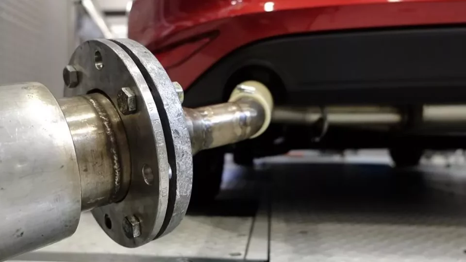 Čtyři z pěti aut neprojdou kontrolou. Stát vyhlásil válku podvodům na STK a emisích