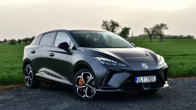 MG4 X-Power je nejlevnější auto s výkonem nad 400 koní. Jezdí rychle, ale ne bezchybně