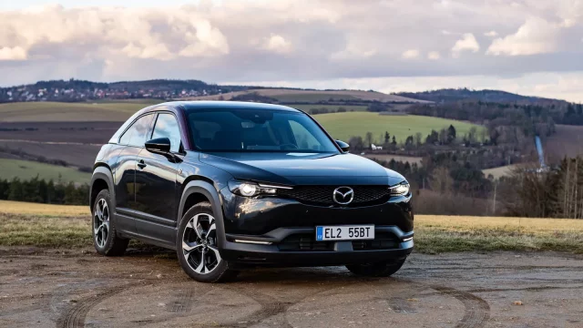 Wankel se vrátil na scénu v kombinaci s Mazdou MX-30 R-EV. Klasický čtyřválec by ale býval mnohem lepší