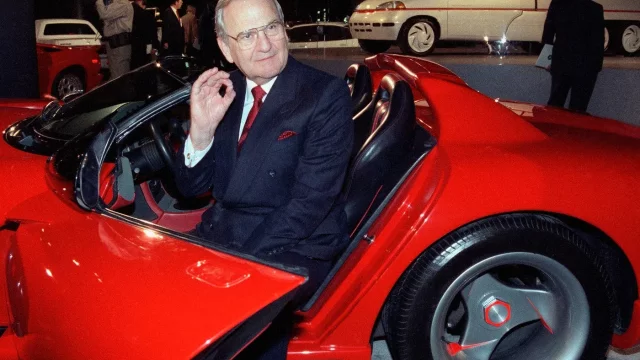 Zemřel otec Fordu Mustang a muž, který v 80. letech zachránil Chrysler