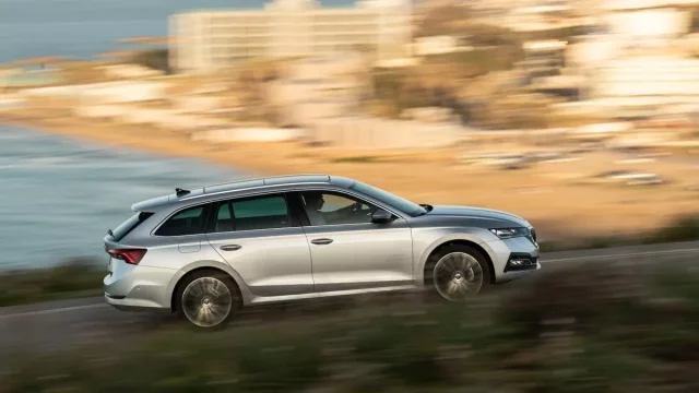 Autem do ciziny během covidu: Kam můžete vycestovat a co musíte vědět?