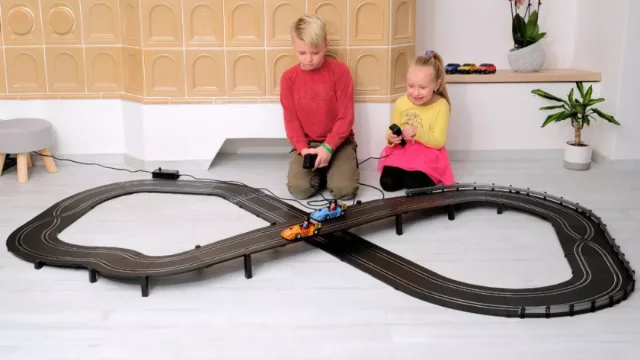 Legendární česká autodráha se vrací. Uděláte si radost pod stromeček?