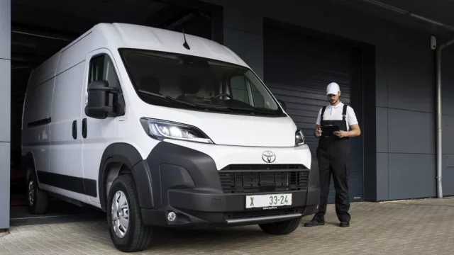 Omrkli jsme novou největší Toyotu. Odveze až sedm lidí nebo pět europalet