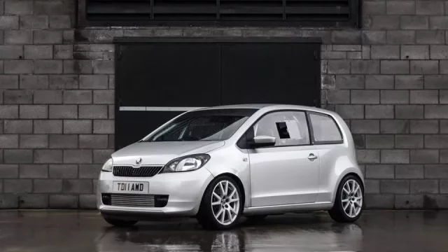 Škoda Citigo dostala od úpravce 360 koní a pohon 4x4. Na Nürburgringu prohání i Porsche s Ferrari