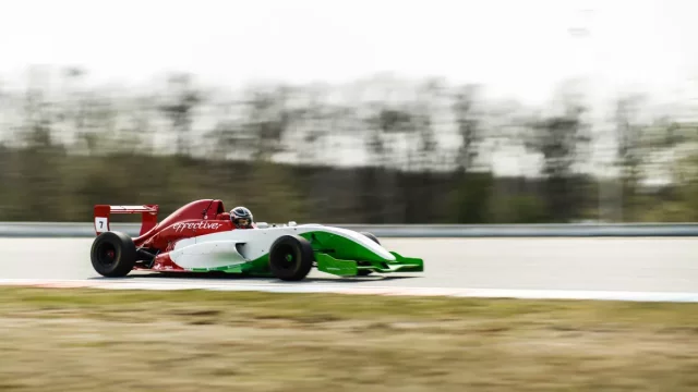Test Formule Renault 2.0: Juniorský monopost týmu Effective Racing je brutální řidičský zážitek