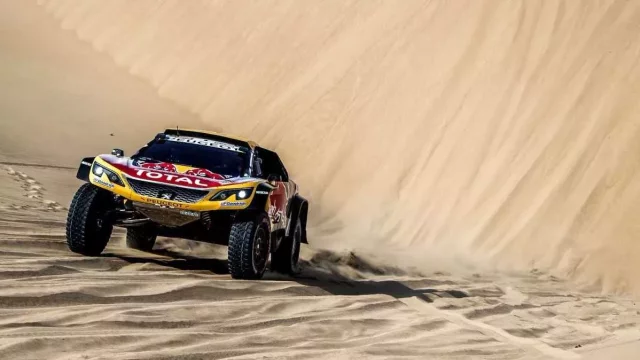 Posádky vozů 3008DKR Maxi ve formaci Peugeot nadále v čele Dakaru