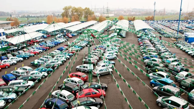 Lidé si na ojetinu už běžně půjčují. Klidně i 200 000 Kč