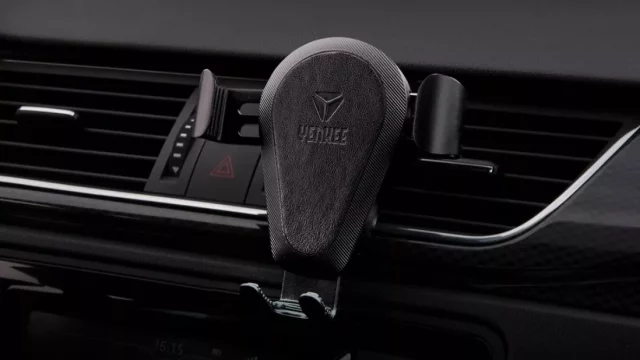 Řidiči, připravte se za volant v novém roce se šikovným příslušenstvím do auta