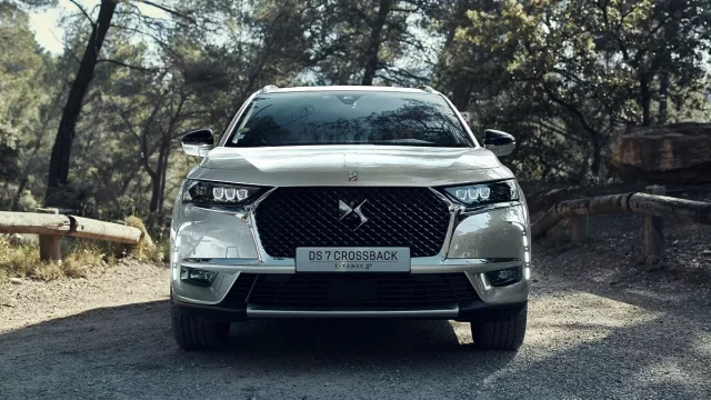 DS 7 Crossback E-Tense 4×4: Hybridní crossover přijíždí