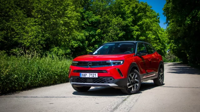 Test Opelu Mokka 1.2 Turbo: Síla černé kávy podpořená futuristickým vzhledem
