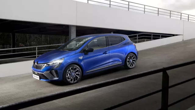 Omlazený model Renaultu pojmenovaný po řecké bohyni spatřil světlo světa. Potěší klasickými motory a svěžím designem