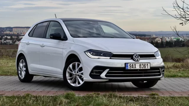 Volkswagen Polo ukazuje, že na pohodové svezení není třeba ani 100 koní. Z pultu mizí jako nic