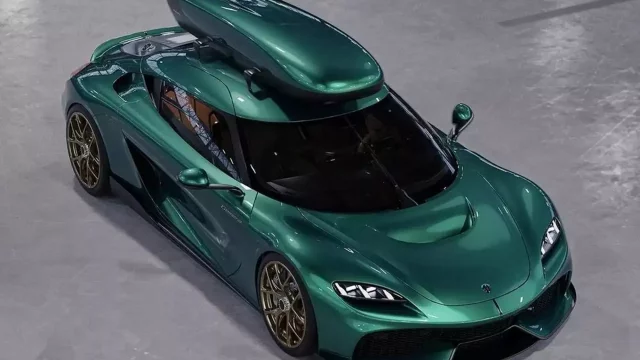 Na lyže jedině s nejrychlejší rakví. Vejdou se do ní čtyři páry lyží, boty i hůlky a má omezovač na 300 km/h