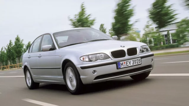 BMW svolává do servisů tisíce aut. Kuriózní je, že 20 let staré modely