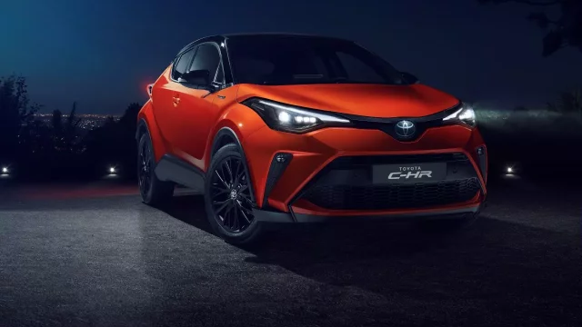 Nová Toyota C-HR se představuje. Uhlazený design ukrývá nové motory a konektivitu