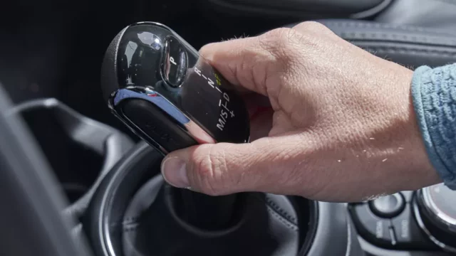 Definice zábavy za volantem? Dvouspojková převodovka v MINI