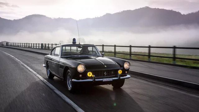 Ferrari 250 GTE z roku 1962 je úchvatné policejní auto, kterým byste se klidně nechali zastavit