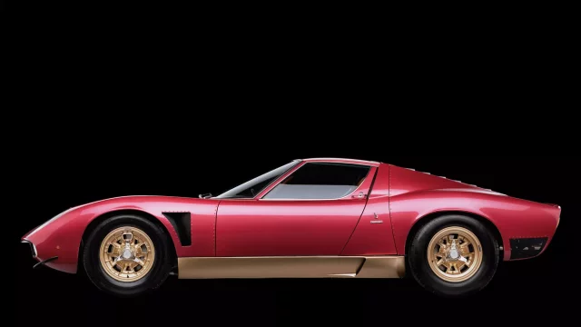 Lamborghini od počátků až po současnost: podívejte se na evoluci od 350 GT až po Urus