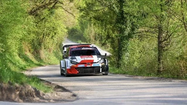 Komentář: Krev, vandalismus a kousek od tragédie. České WRC bylo výzvou pro jezdce i organizátory