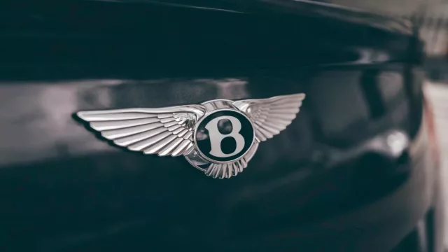 Bentley Continental GTC Azure: Vítězná kombinace elegance a otevřeného nebe