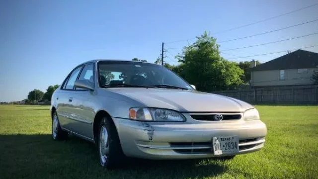 Jak prodat staré a nudné auto? S humorem to jde nejlépe