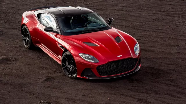 Aston Martin chce být britským Ferrari. Bude prodávat méně vozů za více peněz