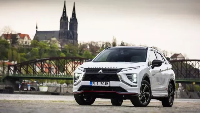 Mitsubishi zahájilo prodej modernizovaného Eclipse Cross s plug-in hybridní technikou