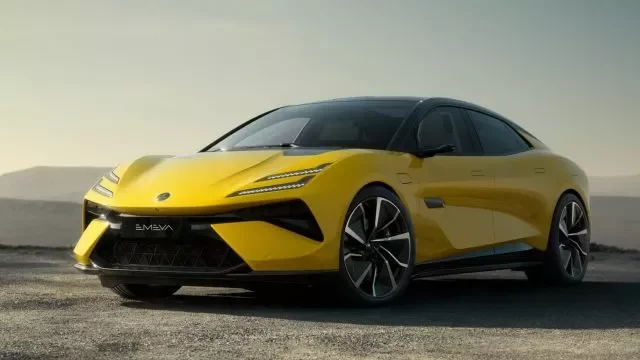 Lotus představil čtyřdvéřový sporťák. Má výkon 905 koní a zrychlení z 0 na 100 za 2,8 sekundy. Fanoušky značky ale zřejmě nepotěší