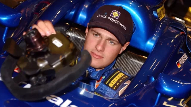 Tomáš Enge opět usedne do Formule 1, projede ji tento víkend v Mostě
