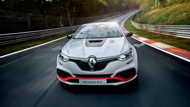 Renault Megane R.S. Trophy R je nejrychlejší předokolka na Nürburgringu. Je rychlá jako Bugatti Veyron!