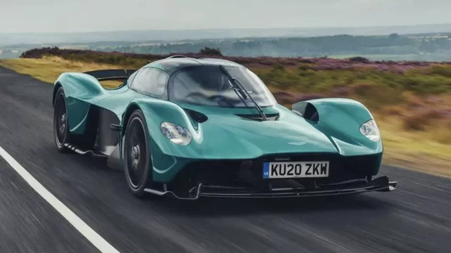 Novinka Aston Martin trhá rekordy v Silverstone. Podívejte se, jak přepsala historii