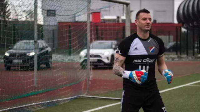 Ostravě se dlouhodobě špatně dýchá. Fotbalisté Baníku proto jezdí v hybridech