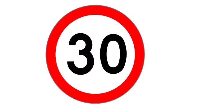 Snížení rychlosti znamenalo nárůst úmrtí a zranění. Návrat do původního stavu nebude, stojí totiž moc peněz