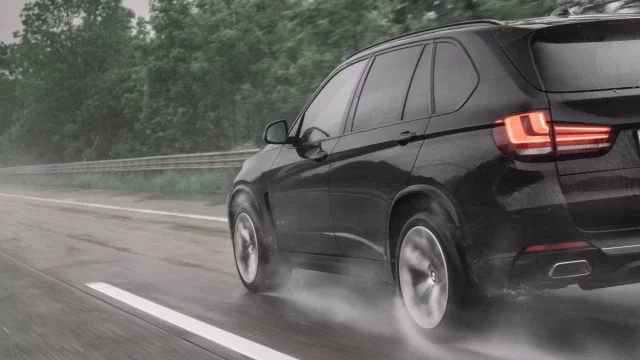 Kvůli epidemii spousta řidičů jezdí stále na zimních. Přezujte co nejdříve na letní pneumatiky