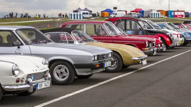 Mostecký autodrom chystá setkání veteránů. Závody NASCAR doplní majitelé starých amerik