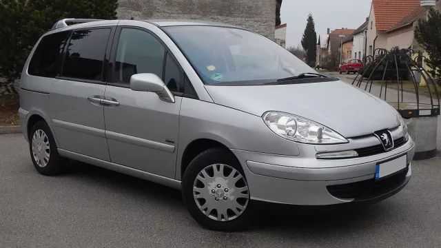 Peugeot 807 (2002 – 2014) je stále atraktivní přepravník