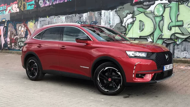DS 7 Crossback Performance Line PureTech 225: S akcentem na detail