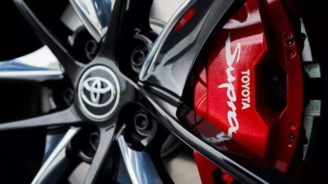 Japonci mají opět nejcennější automobilovou značku světa, Škodovka není ani mezi prvními 500