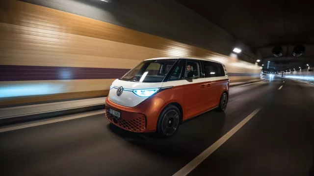 TEST Volkswagen ID. Buzz přijel do ČR. Krátce jsme ho vyzkoušeli (první jízdní dojmy)