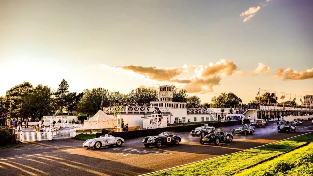 Velký krok pro motorsport. První závod se syntetickém palivem pojedou vozy Porsche ze 70. let