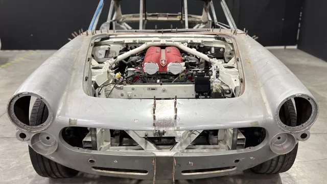 Hlavně, ať se to nedozví Ferrari! Někdo svařil historické a nové Ferrari dohromady, aby udělal unikátní restomod