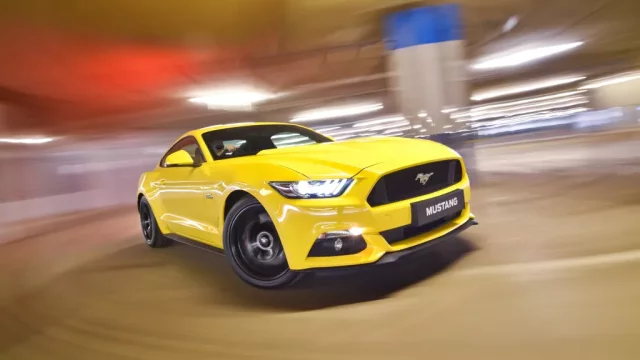 Američanka s Mustangem dvakrát za sebou porušila rychlost. Nakonec skončila ve vězení