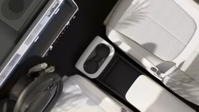 Nová korejská značka odhaluje interiér auta, kterým bude konkurovat Enyaqu iV