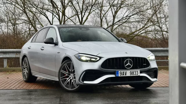 Mercedes-AMG C 43 4Matic je čtyřválcová žehlička pro opravdové fajnšmekry. Nenechte se zmást jejím decentním zevnějškem