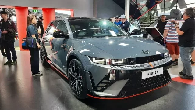 Má zvuk benzinového auta, 650 koní a driftuje. Prohlédli jsme si nejvýkonnější Hyundai všech dob