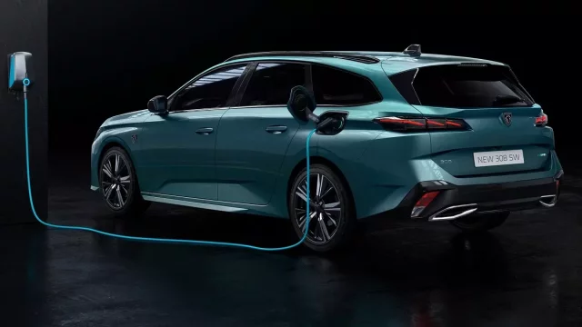 Peugeot 308 nabídne kompletní paletu pohonů: benzin, diesel, hybrid i elektro