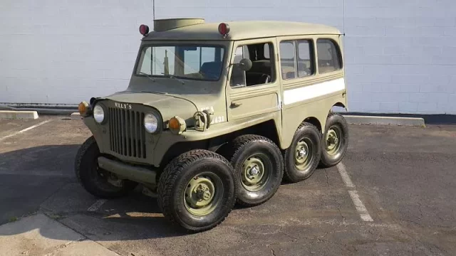 Jeep Willys 8x8: Co je zač tahle podivná stonožka z divokých sedmdesátek?