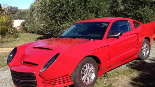 Kupte si nejošklivější auto světa. Poznáte, co se ukrývá za touto obludou?