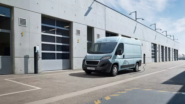 Peugeot e-Boxer: Známá dodávka nově také elektrická