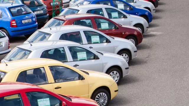 Léto přeje veselejším barvám ojetin, v zimě vedou chladnější odstíny